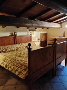 Ένα ή περισσότερα κρεβάτια σε δωμάτιο στο Il Gallo d' Oro - Pulcino