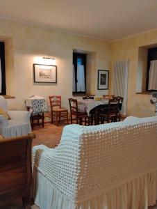 Ένα ή περισσότερα κρεβάτια σε δωμάτιο στο Il Gallo d' Oro - Pulcino +13 φωτογραφίες