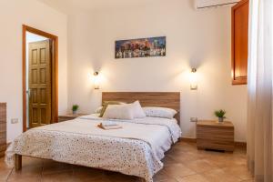 a bedroom with a large bed with white sheets at Casa Teo in Monastir