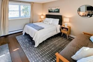 Postel nebo postele na pokoji v ubytování Ludlow A Go Go
