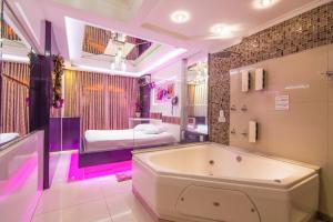 Ένα μπάνιο στο Golden Motel