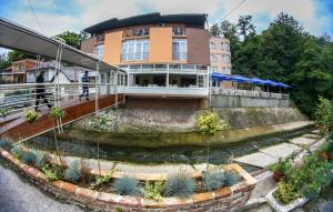 Budova, kde se hotel nachází