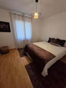 Ένα ή περισσότερα κρεβάτια σε δωμάτιο στο Ker'mima in Antoigné Châtellerault