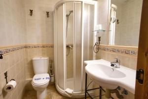 Ένα μπάνιο στο Hostal San Pedro +68 φωτογραφίες