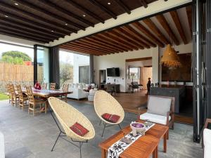 Khu vực ghế ngồi tại Casa Carmen Etla