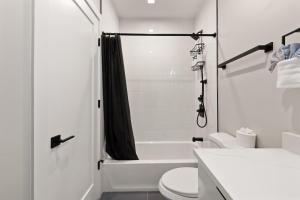 Et badeværelse på Citizen Apartment Washington DC