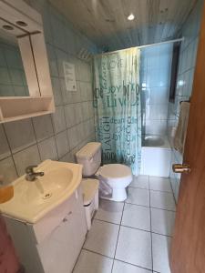 Ένα μπάνιο στο Pichilemuhostel SurfersView