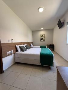 Postel nebo postele na pokoji v ubytování Gran Carlo Hotel