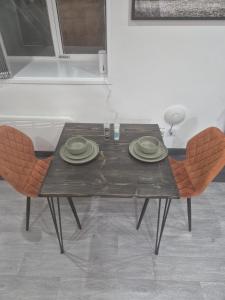 Φωτογραφία από το άλμπουμ του The Orange Outpost - Modern Studio Near Alhambra στο Μπράντφορντ