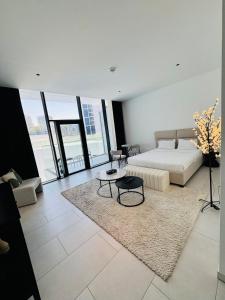 Khu vực ghế ngồi tại Huge Studio Near Burj Khalifa