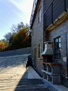 Budova, kde se farma nachází