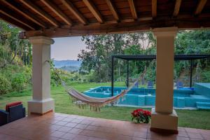 Bazén v ubytování Cabaña Rincón de Piedra nebo v jeho okolí