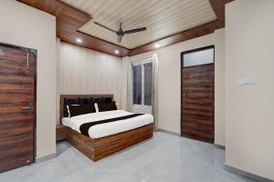 Ένα ή περισσότερα κρεβάτια σε δωμάτιο στο Hotel O THE GOMTI GLITZ