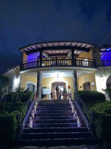 a group of people walking up the stairs to a house at Hotel ALTOS DE ARUNA in Bialet Massé