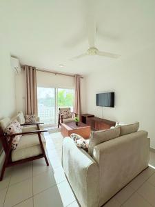 Μια τηλεόραση ή/και κέντρο ψυχαγωγίας στο Bliss Homes at Fumba Town