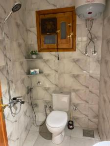 Koupelna v ubytování Luxe Nest Guest House Apartment 21 + 31 fotografií