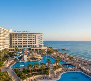 Bazén v ubytování Alaia Legacy Resort Hotel nebo v jeho okolí