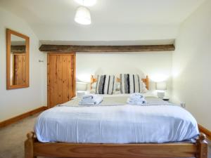 a bedroom with a bed with towels on it at 3 Bed in Newton-on-Rawcliffe 88958 in Newton +16 photos