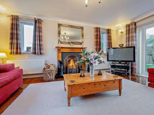 TV a/nebo společenská místnost v ubytování 3 Bed in Seascale oc-94106