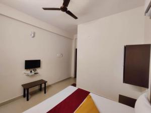 a living room with a tv and a couch at Super Hotel O Red Moon Residency in Chennai