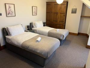 En eller flere senge i et værelse på Spacious Victorian townhouse - Sleeps 11