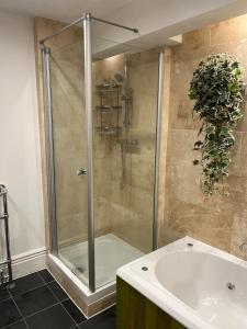 Et badeværelse på Spacious Victorian townhouse - Sleeps 11