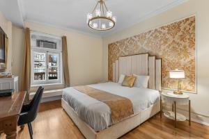 Postel nebo postele na pokoji v ubytování Hotel Charles-Alexandre - Par Aneyro