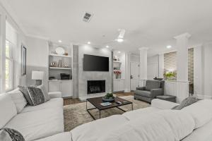 TV/trung tâm giải trí tại Elegant Reynolds Lake Oconee - Golf and Serenity