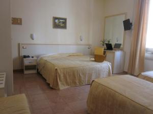 Postel nebo postele na pokoji v ubytování Hotel Adler