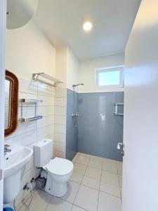 Ένα μπάνιο στο Bliss Homes at Fumba Town