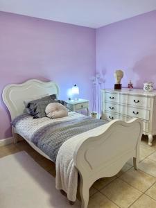 Postel nebo postele na pokoji v ubytování Treemon