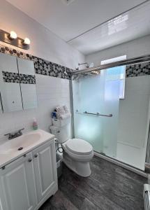 Koupelna v ubytování ZenOasis pvt BedBath Studio by NUMC