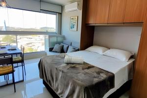 a bedroom with a bed and a table and a desk at Aeroporto Gru, Ar Condicionado, Piscina+Academia in Vila Gopoúva +30 photos