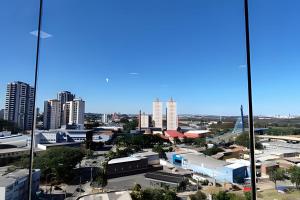a city view of a city with tall buildings at Aeroporto Gru, Ar Condicionado, Piscina+Academia in Vila Gopoúva