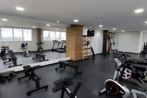 a gym with several treadmills and exercise machines at Aeroporto Gru, Ar Condicionado, Piscina+Academia in Vila Gopoúva