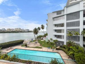 Piscina de la sau aproape de La Rada 015 Studio Apt in San Juan with Pool