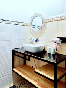 Fotografie z fotogalerie ubytování 1BR Private Pool Villa in Batu, Malang - Omah Susi v destinaci Punten + 8 fotografií