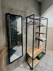 Palanda nebo palandy na pokoji v ubytování 1BR Private Pool Villa in Batu, Malang - Omah Susi