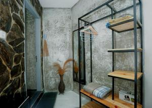 Koupelna v ubytování 1BR Private Pool Villa in Batu, Malang - Omah Susi