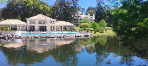 Hồ bơi trong/gần Monoambiente en Green Park Solanas Punta del este