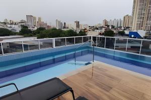 a swimming pool on the roof of a building at Aeroporto Gru, Ar Condicionado, Piscina+Academia 7 in Guarulhos
