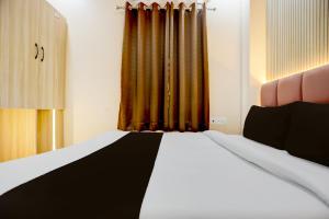 Giường trong phòng chung tại SPOT ON Ashirwad Residency