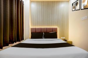 Giường trong phòng chung tại SPOT ON Ashirwad Residency