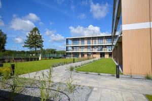 Κήπος έξω από το Omega Lake Family 2