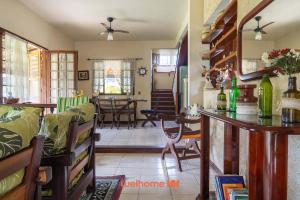 Χώρος καθιστικού στο Casa em Cabo Frio com Piscina e Acesso a Praia