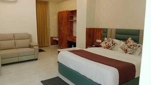 Posezení v ubytování POP 84109D Hotel O Near Jodimetla X Roads