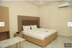 Postel nebo postele na pokoji v ubytování POP 84109D Hotel O Near Jodimetla X Roads + 13 fotografií