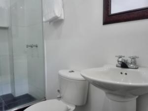 Koupelna v ubytování Hotel Paraiso Estudios + 11 fotografií