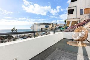 a balcony with a chair and the ocean in the background at Gorgeous Malibu Retreat with #Instaworthy Ocean Views in Malibu Beach