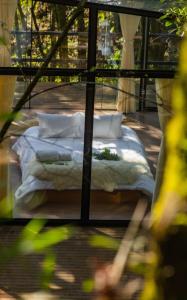 En eller flere senge i et værelse på Nido Glamping - Cabana Laguna